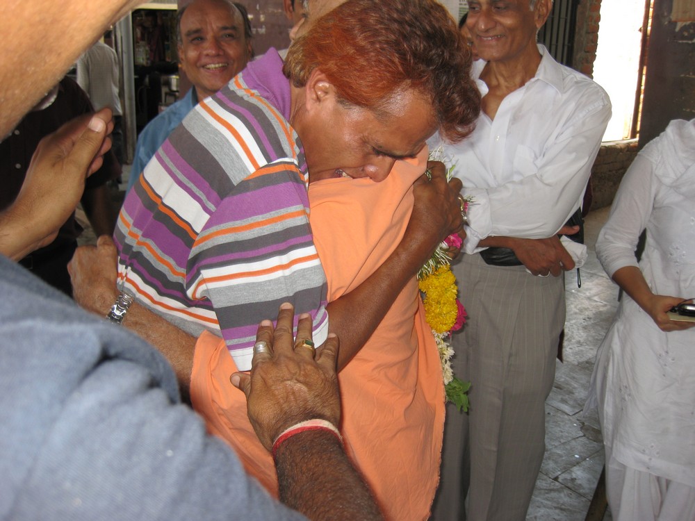 9th June. Vadodra Railway Station. Maharaj Ji hugs Shaquir Bhai who cries in turn